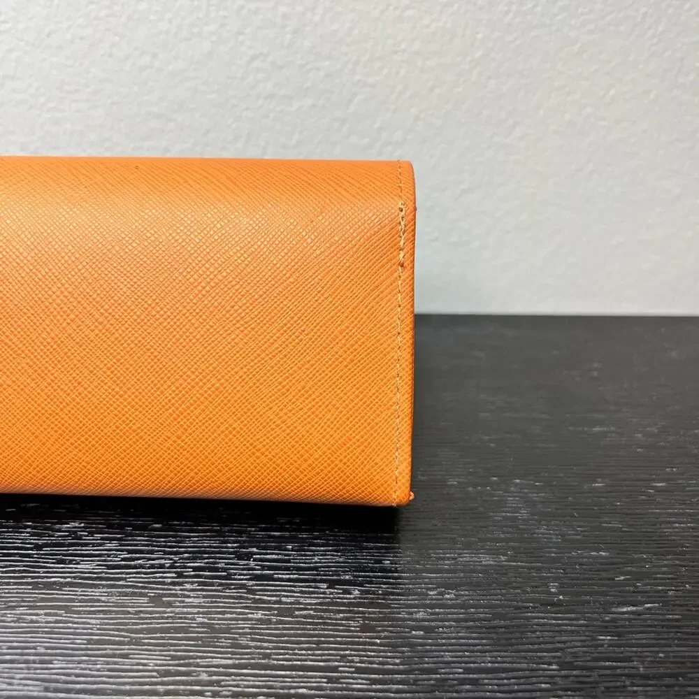 ๐ NWOT Tory Burch Sunglasses Case Orange with Gold Emblem Logo Leather Like - Picture 7 of 11